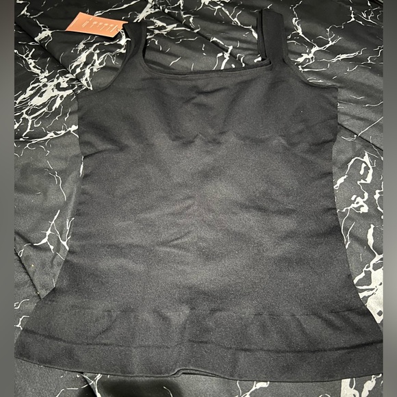 Euyzou NWT tummy control shapeware tank top - Picture 3 of 3